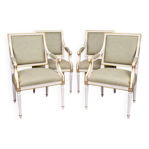 Fauteuils classiques Louis XVI. Bois massif.