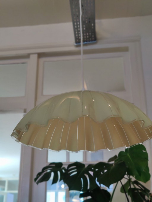 Gelbe Glas-Pendelleuchte aus den 1950er Jahren, neue Elektrik