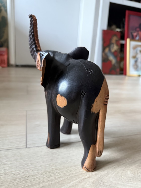 Image 1 of Handgeschnitzte Elefantenfigur aus Holz – Rustikale Wohndekoration