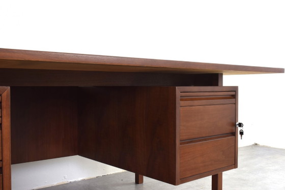 Mid-Century Large American Walnut Executive Desk – Wood (photo 10 of 18)