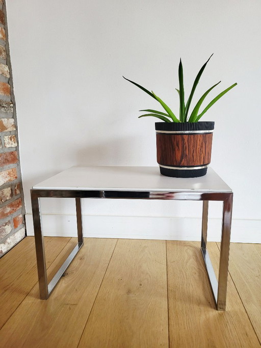Tavolino vintage o tavolino per piante, struttura cromata e piano bianco. – bijzettafels, Mdf, Metal