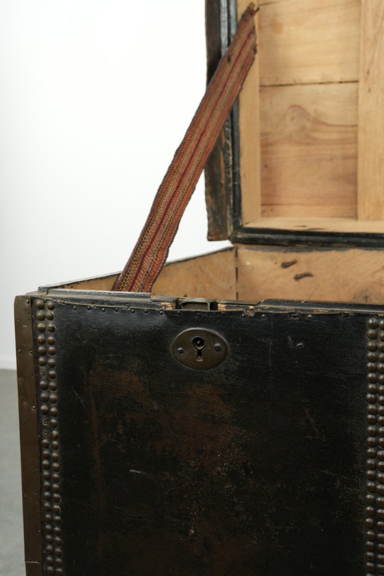 Characterful antique Chinese chest from the 19th century with a beautiful patina, finished with decorative (photo 14 of 14)