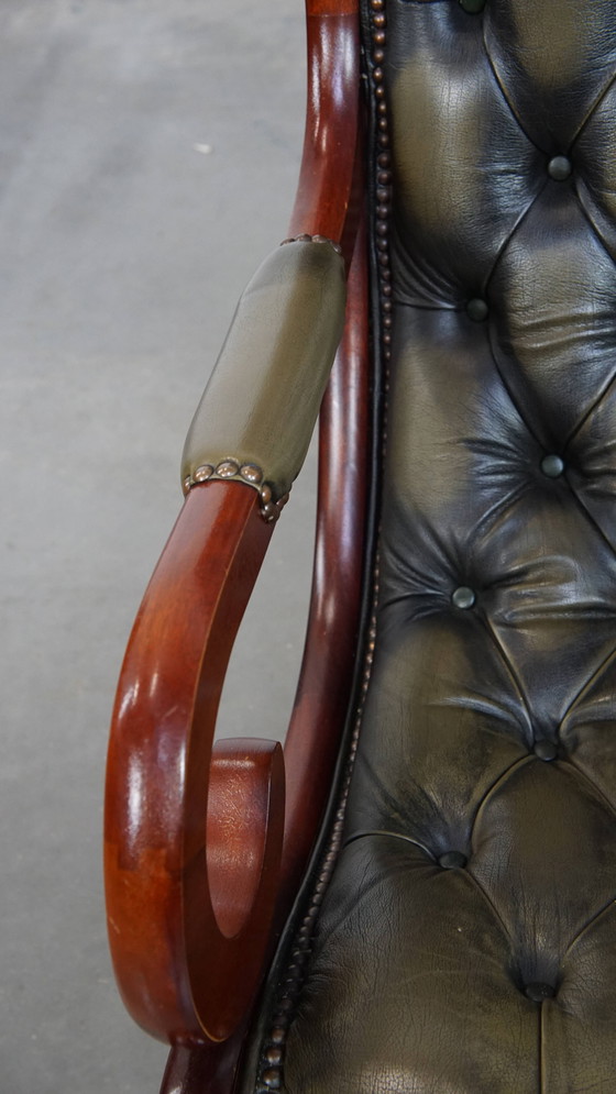 Image 1 of Groene Engelse stijl rundleren chesterfield fauteuil met hout