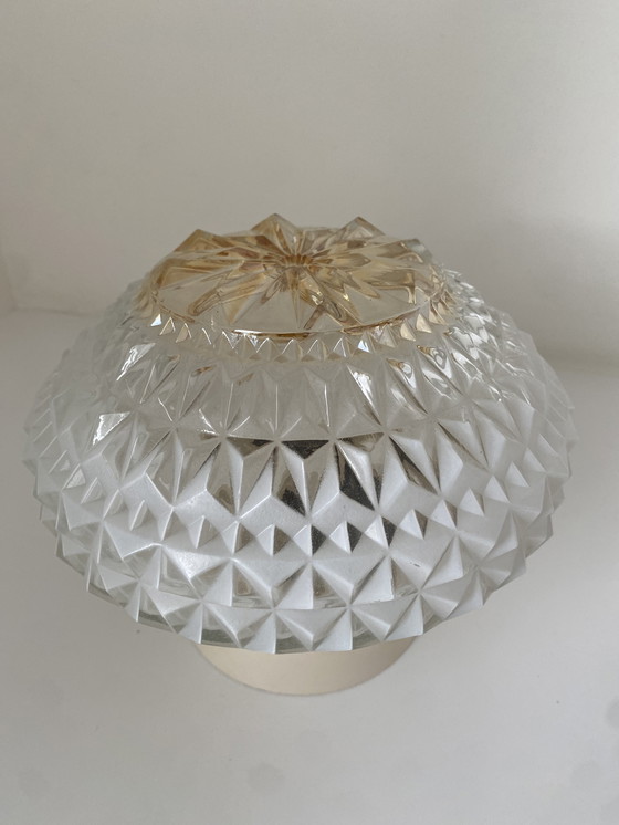Image 1 of Lampada da soffitto vintage Glashütte Limburg. Anni '60/'70 con paralume in vetro ambrato.