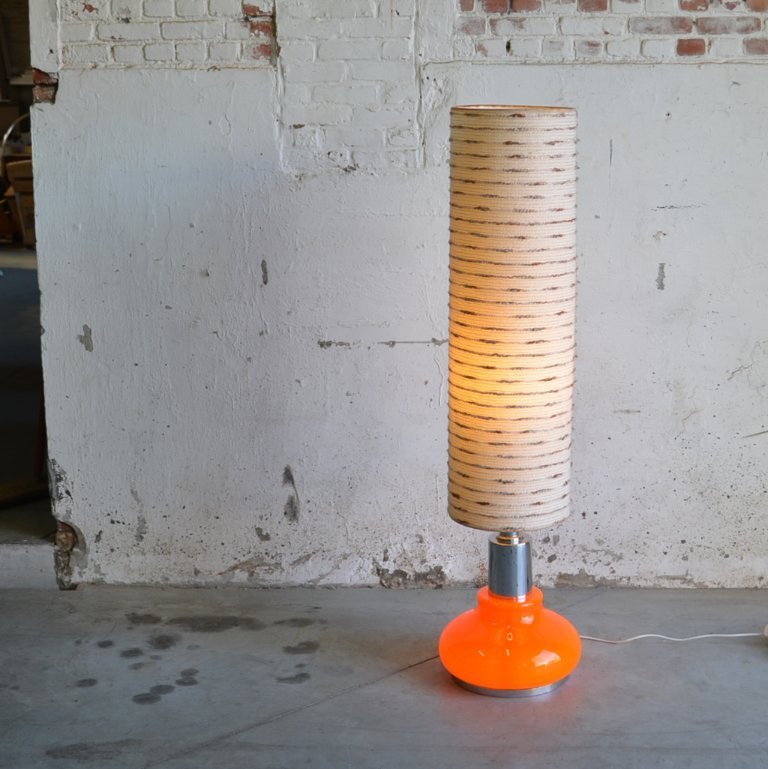 1x Space Age Floor Light | €400 | Whoppah