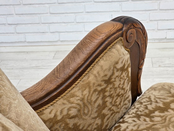 Image 1 of Deense relaxfauteuil uit de jaren 50, bekleed met velours en gesneden eikenhout.