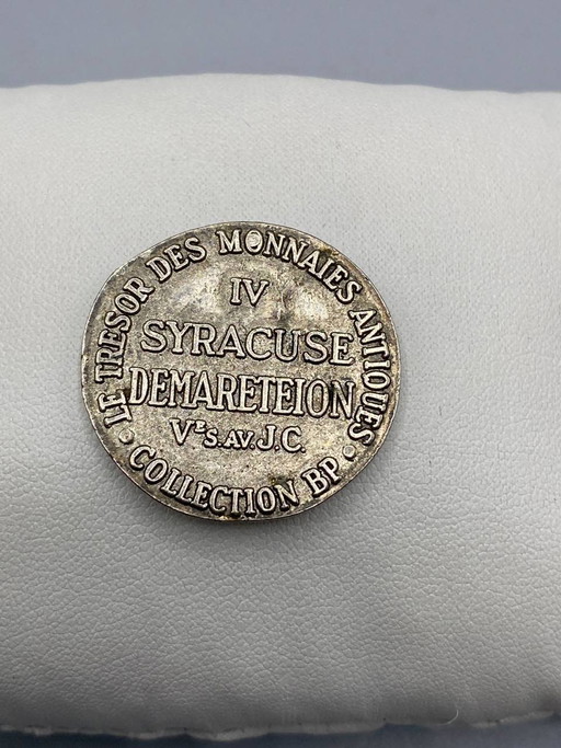 Reproduction Medal – Syracuse Demareteion – BP Collection Treasure of Ancient Coins – No. IV (photo 2 of 2)