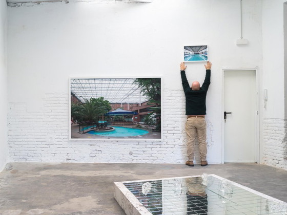 Image 1 of Fotografia a colori di una piscina vuota, 40x50 cm