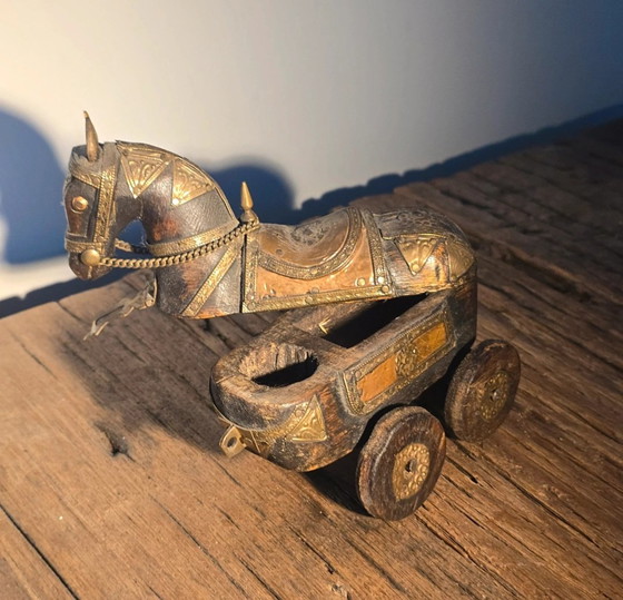 Image 1 of Esclusivo set di 3 cavalli vintage in legno su ruote – di dimensioni crescenti