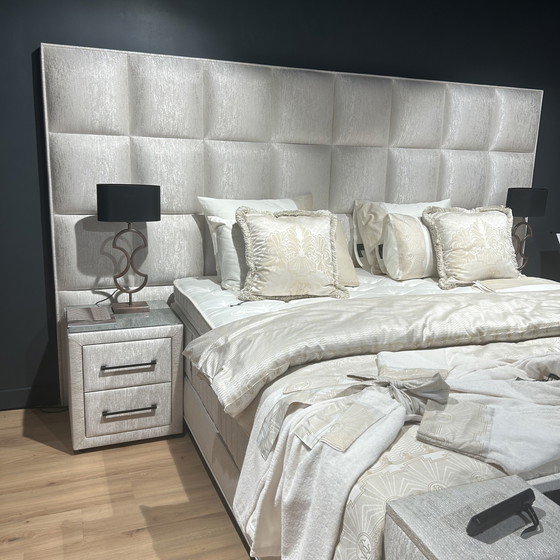 Image 1 of Lit Serta Magnum Extra Grande - 200x220