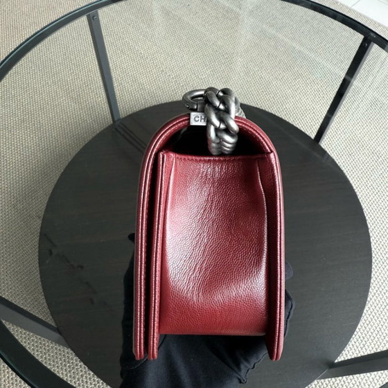 Image 1 of Chanel Boy Medium - Caviar 25CM Chevron Bordeauxrood Donkerrood Ruthenium Zilveren Hardware Serie 24