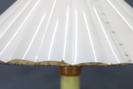 Image 1 of Lámpara de mesa de madera de los años 60,Checoslovaquia