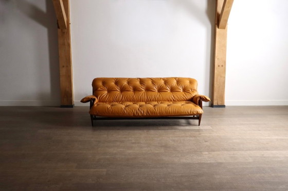 Jean Gillon Rodeio bank voor Italma Wood Art, Brazilië, 1965 – 3-5 zitsbanken, Leather, Vintage (photo 11 of 17)