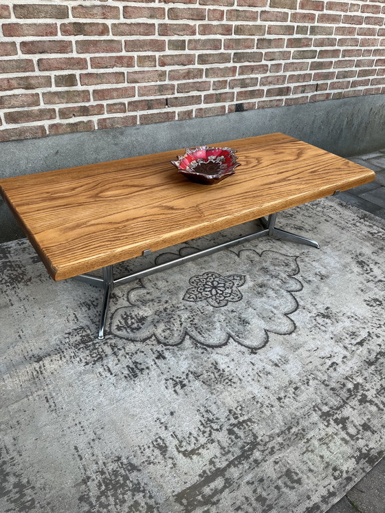 Image 1 of Tavolino da caffè vintage di metà secolo con piano in rovere massello e base cromata