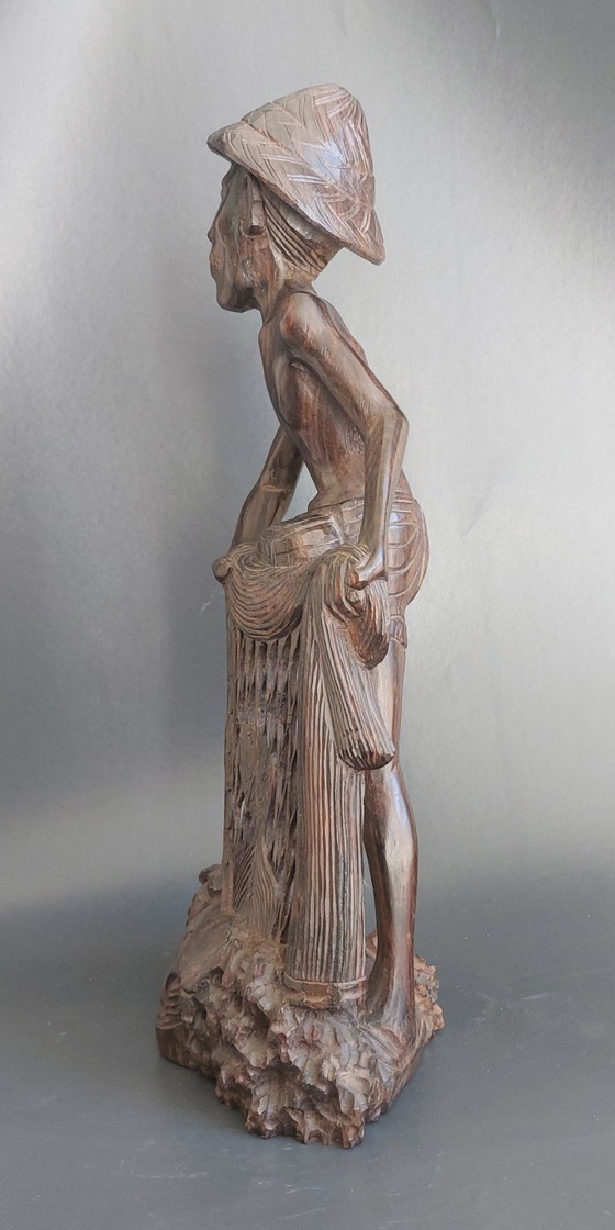 Image 1 of Antica statua di pescatore in legno di palissandro intagliato a mano di 41 cm