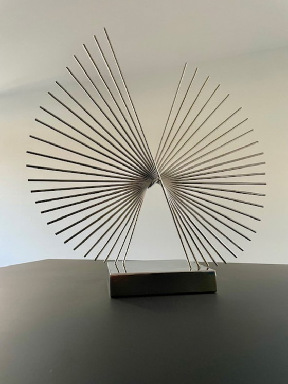 Image 1 of Scultura futuristica in filo di cromo: oggetto astratto modernista
