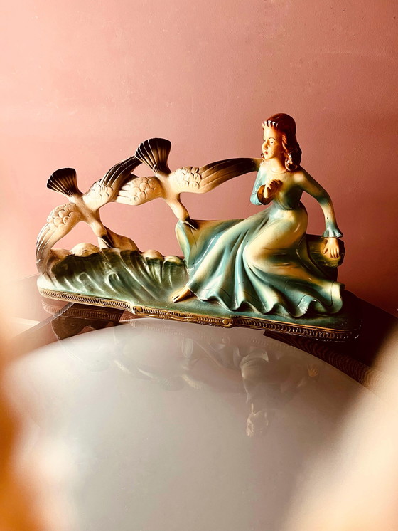Image 1 of Art-Deco-Statue einer Frau mit Vögeln
