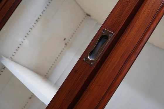 Image 1 of Grand meuble d'apothicaire/vitrine ancien belge en pin pitchpin, vers 1900