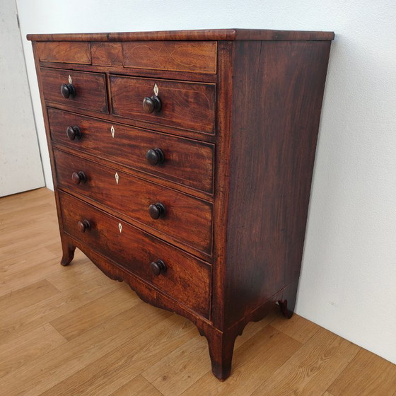 Image 1 of commode ancienne de style géorgien