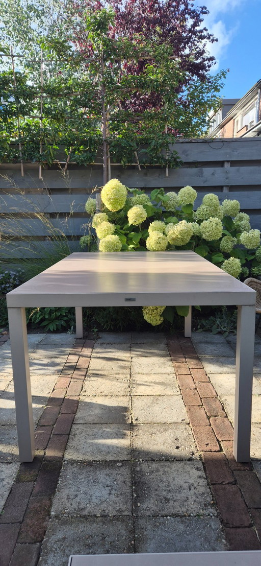 Original Tribù Versus Design-Gartentisch – Keramik und Aluminium – 171 × 99 cm
