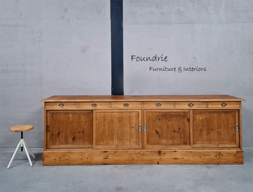 Mostrador de tienda antiguo vintage / isla de cocina / aparador