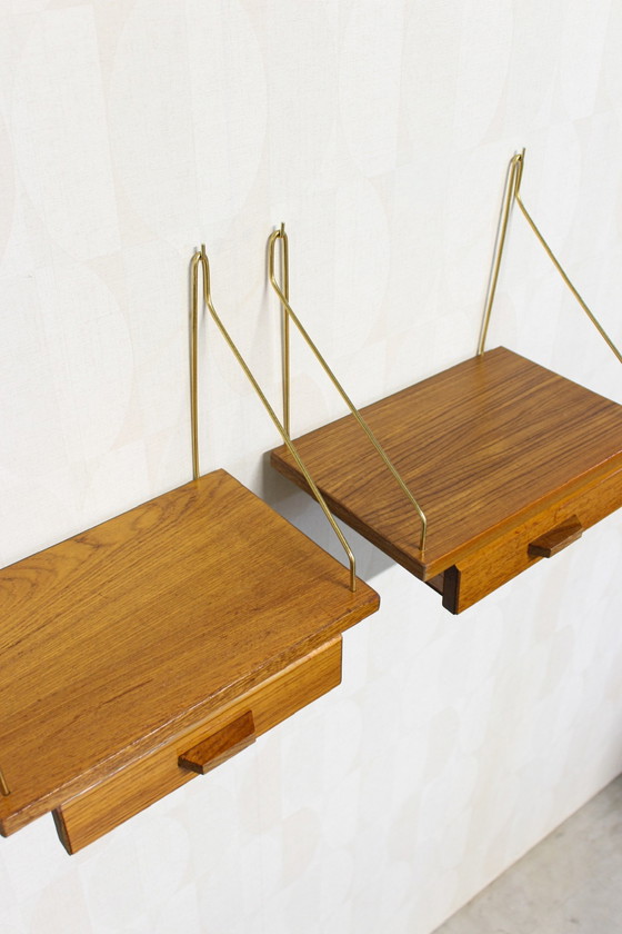 Image 1 of Set vintage Deense nachtkastjes met messing dragers
