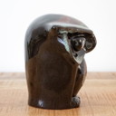 Statua di gufo in ceramica scura