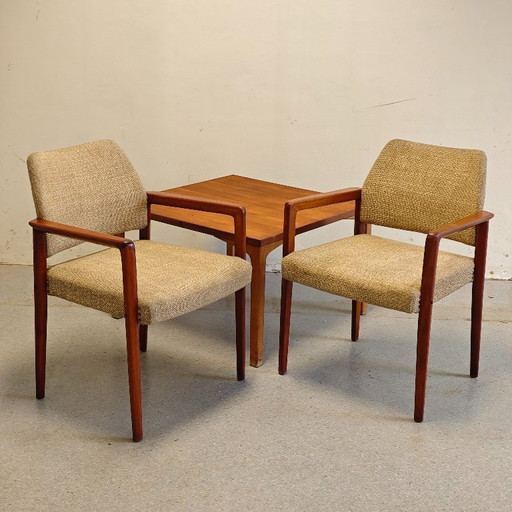 Poltrone danesi vintage con tavolino da caffè