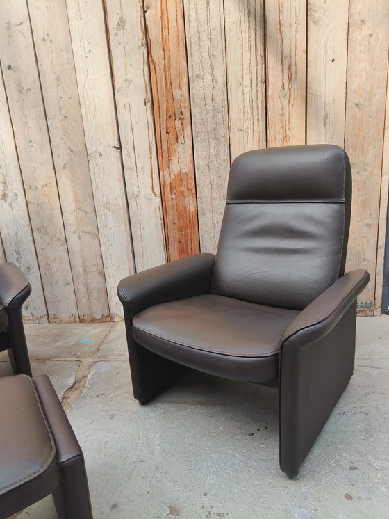Image 1 of 2 Vintage desede De Sede Svizzera collo pelle ds50 DS 50 poltrone e hocker marrone scuro
