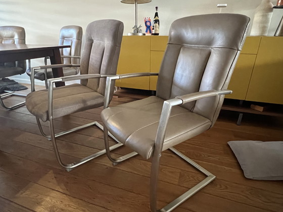 Image 1 of Complete eethoek met 6 mooie stoelen