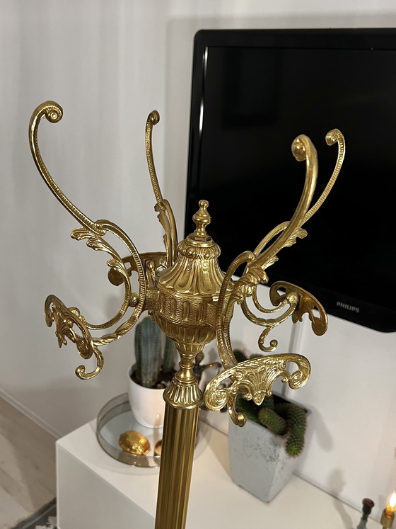 Image 1 of Armario Art Nouveau Hollywood Regency con perchero giratorio de latón dorado