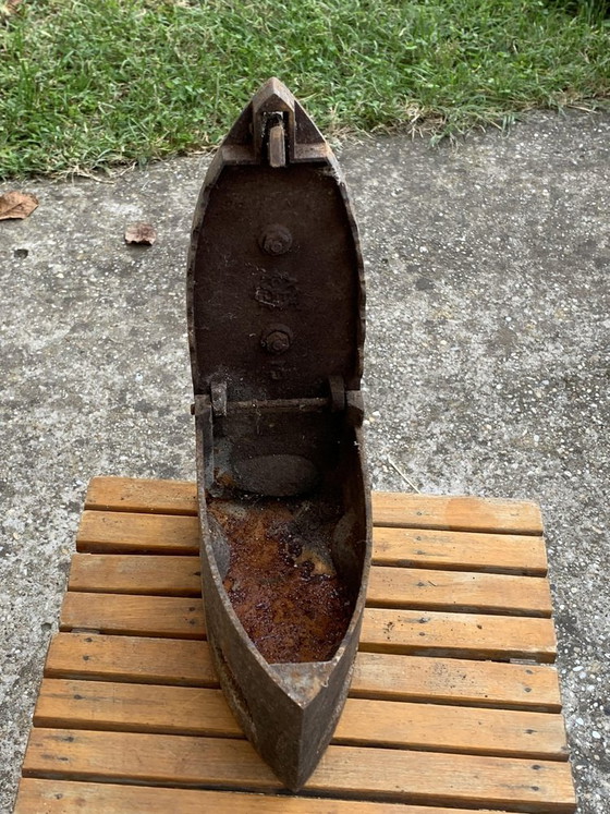 Antikes Kohlebügeleisen mit Holzgriff, 1890 – Dekorative Objekte, Vintage (photo 2 of 6)