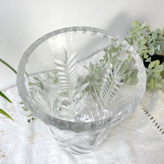 Vintage crystal vase with chiseled pattern (photo 7 of 9)