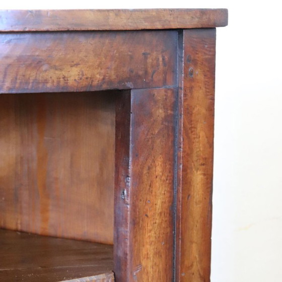 Paire d'armoires d'angle anciennes en noyer massif, Italie, XVIIIe siècle – Armoires de rangement, Wood (photo 9 of 20)