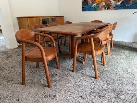 Tavolo da pranzo Dyrlund design danese vintage con 8 sedie Korpus - Teak massiccio – Tavoli da pranzo, Wood (photo 7 of 10)