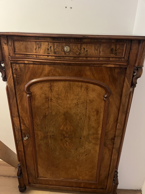 Louis Philippe Vertiko Schrank (1870) – Massives Walnussholz