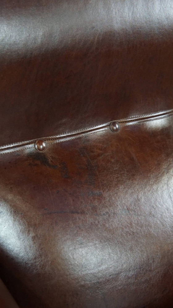 Image 1 of Comfortabele, donkere antieke schapenleren Engelse armchair