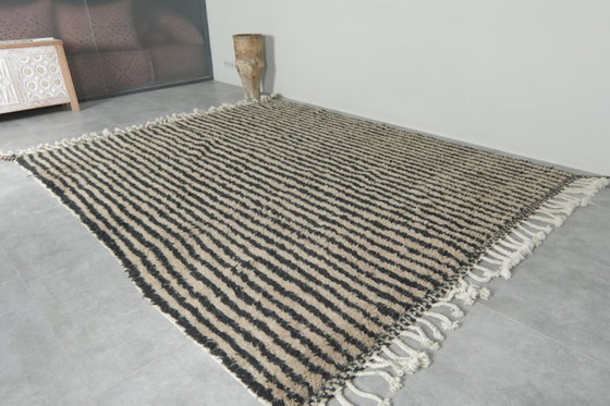 Image 1 of Marokkaans tapijt met strepenpatroon, 2,4 x 1,6 m