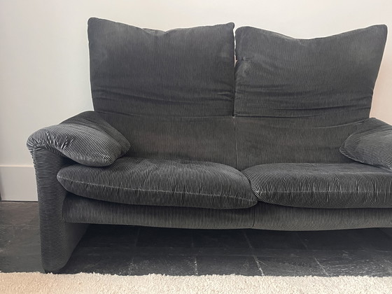 Image 1 of Cassina Maralunga 2 zits van Vico Magistretti - bicolore zwartgrijs