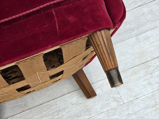 Image 1 of Años 60, sillón danés, muebles de terciopelo rojo cereza, patas de madera de haya, retapizado.