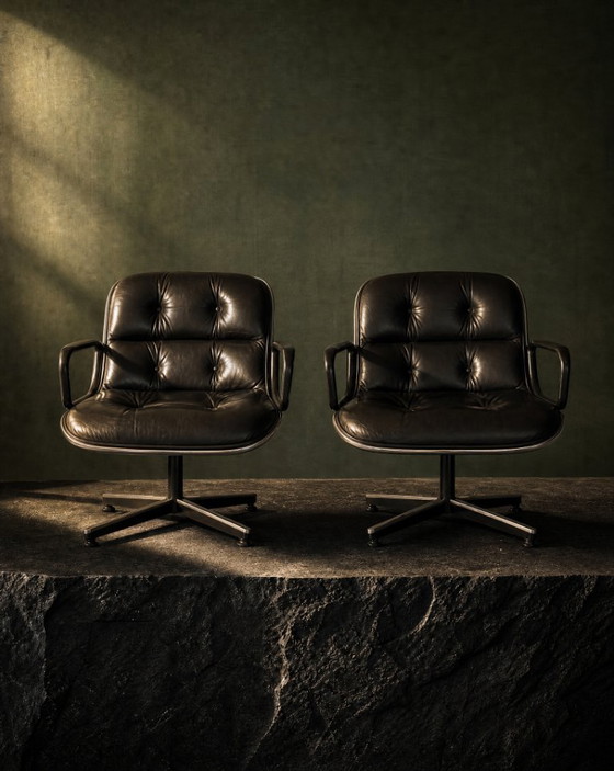 Image 1 of Een paar authentieke Charles Pollock directiestoelen voor Knoll - zwart leer & Skai