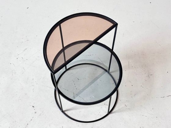 Table d'appoint sculpturale en métal noir et verre fumé – Tables basses, Glass (photo 10 of 18)