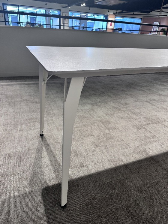 Image 1 of Gecementeerde TOOON. tafel