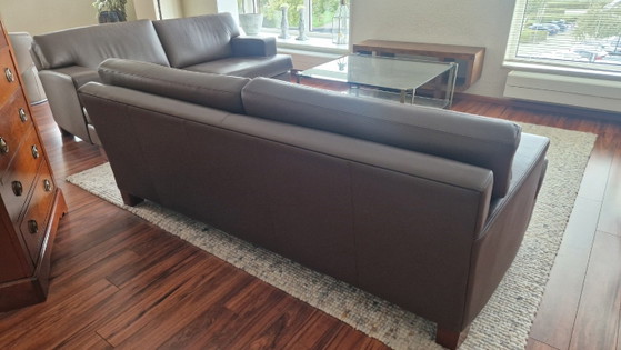 Zwei braune Ledersofas, Sitzecke, Holz (Foto 11 von 14)