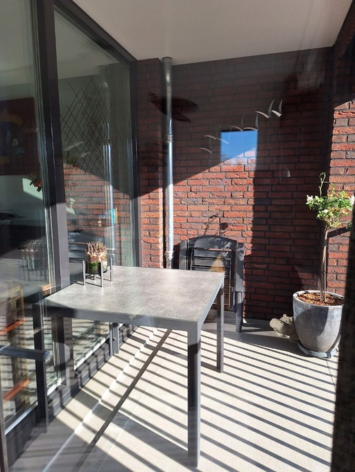 Hermosa mesa de jardín estilo de vida