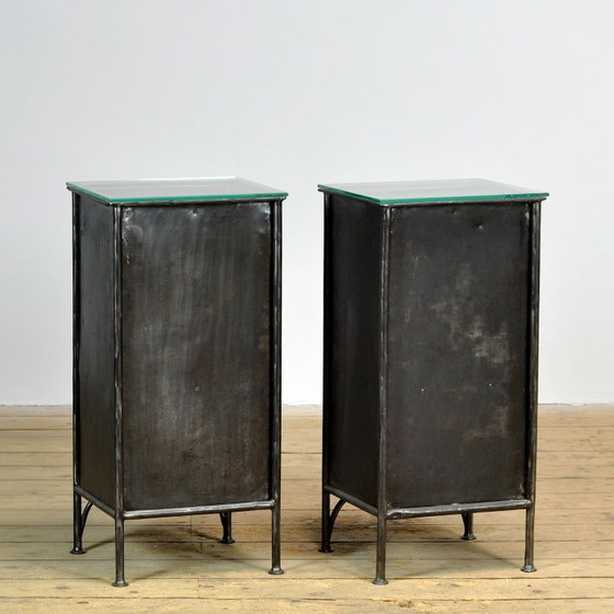 Ensemble de tables de chevet en fer, années 1900 – Tables de nuit, Glass, Iron, Vintage (photo 4 of 11)