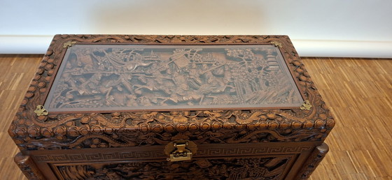Image 1 of Indonesische of Chinese kamferhouten kist