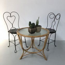 Tavolino da caffè rotondo in rattan e bambù con piano in vetro - anni '50