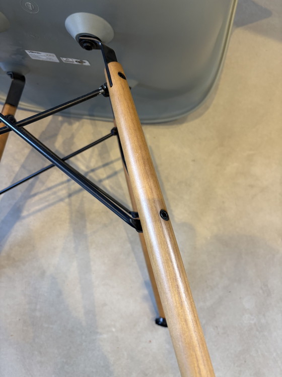 2x Vitra Eames DAW – Sessel, Metal, Plastic (photo 8 of 9)