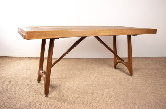 Image 1 of Gran mesa de comedor extensible de roble, diseñada por Guillermo y Chambron para Votre Maison en 1960.